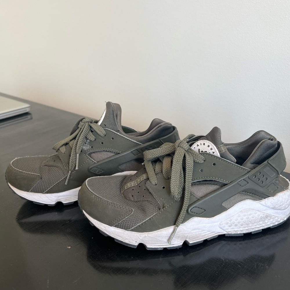 NIKE HUARACHE KICKS